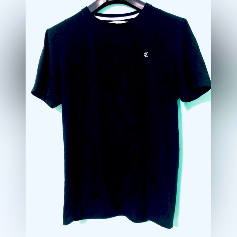 Calvin Klein men, T-shirts size large, 100% cotton excellent condition